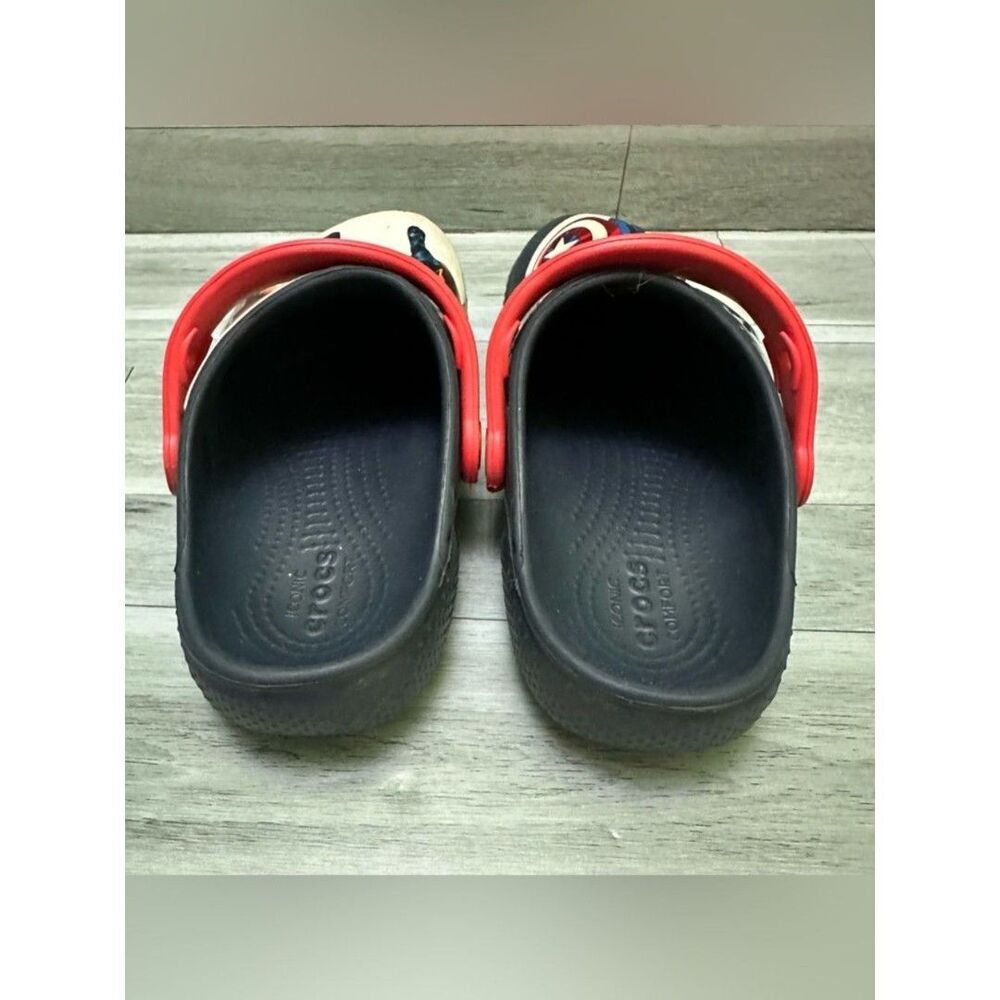 CROCS Kids Marvel Avengers Clog Sandals - Black and Red 12 - Picture 3 of 9